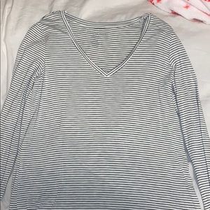 AMERICAN EAGLE black and white long sleeve
